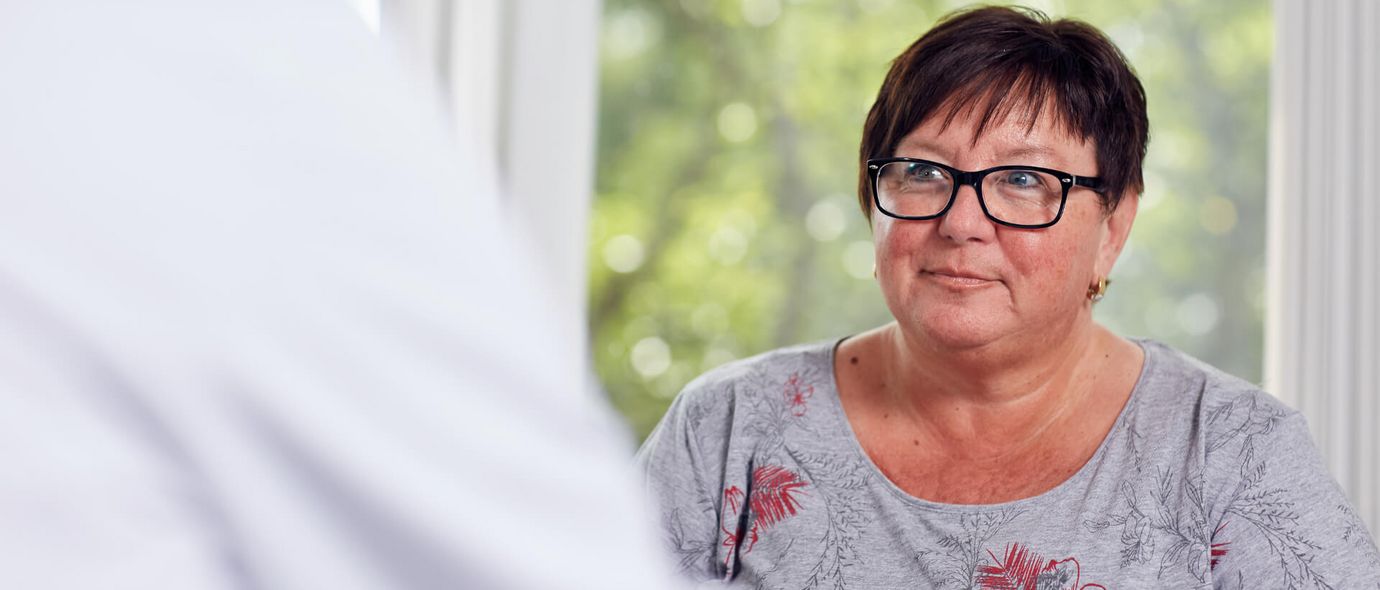 Arzt spricht mit Patientin